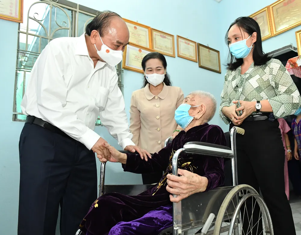 Chủ tịch nước Nguyễn Xuân Phúc: TPHCM muốn “đại bàng” đến “làm tổ” thì phải tạo thuận lợi cho nhà đầu tư  ​ ảnh 4