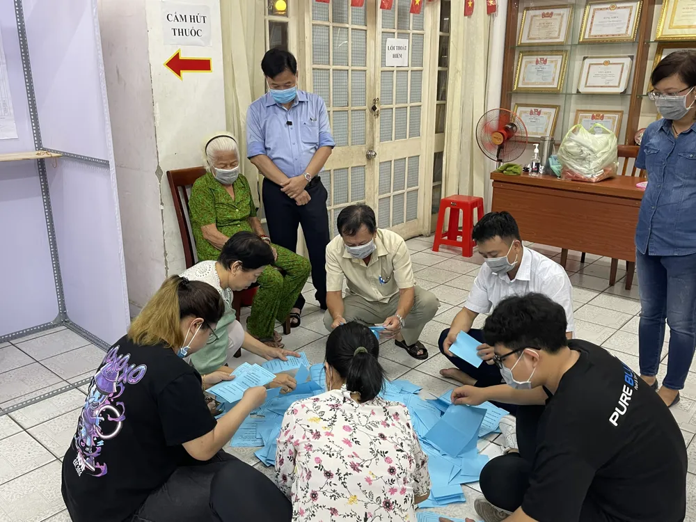 TPHCM kiểm phiếu bầu cử đại biểu Quốc hội, đại biểu HĐND ảnh 2