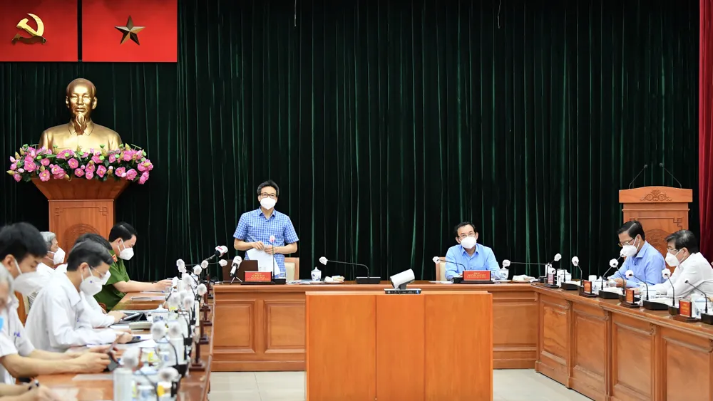 Phó Thủ tướng Vũ Đức Đam làm việc với TPHCM về công tác phòng chống dịch vào chiều tối 20-7. Ảnh: VIỆT DŨNG