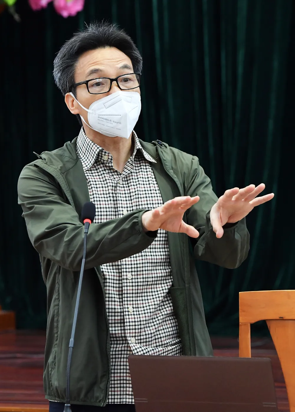 Phó Thủ tướng Vũ Đức Đam yêu cầu: Cách ly nghiêm ngặt, tránh “bên ngoài giăng dây, bên trong lỏng lẻo” ảnh 2