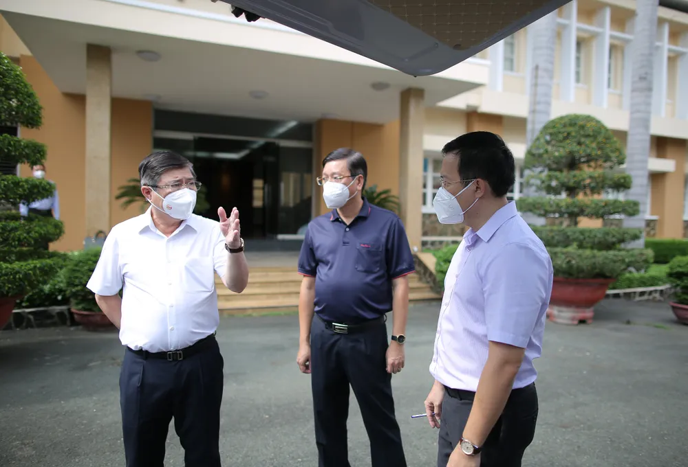 Chủ tịch UBND TPHCM Nguyễn Thành Phong: Tuyệt đối không để F0 chuyển nặng tử vong tại nhà ảnh 1
