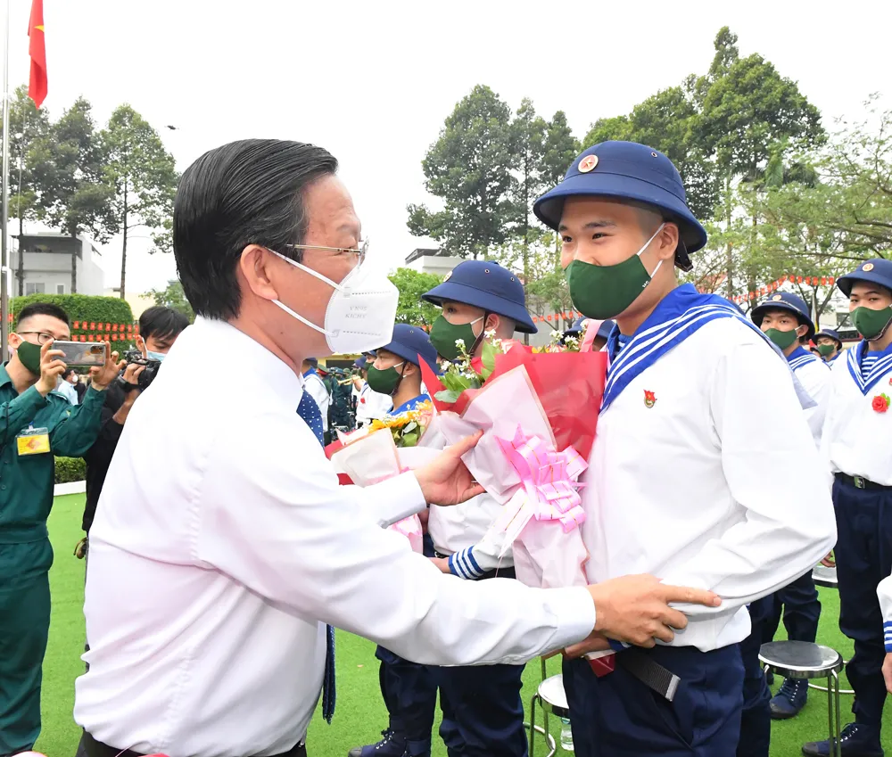 Sáng nay (16-2), gần 4.000 thanh niên TPHCM lên đường nhập ngũ ảnh 2