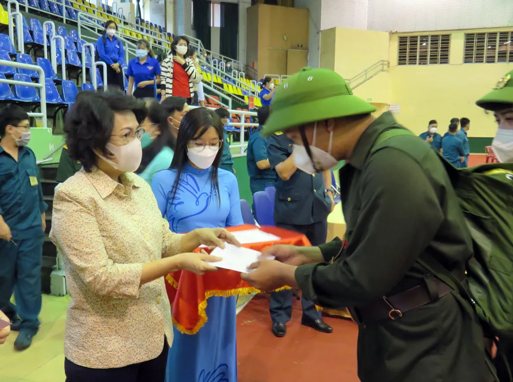 Sáng nay (16-2), gần 4.000 thanh niên TPHCM lên đường nhập ngũ ảnh 10