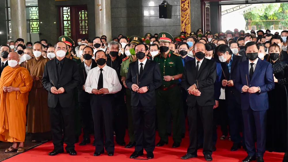 Lễ truy điệu và tiễn đưa đồng chí Lê Hòa Bình về nơi an nghỉ cuối cùng ảnh 2