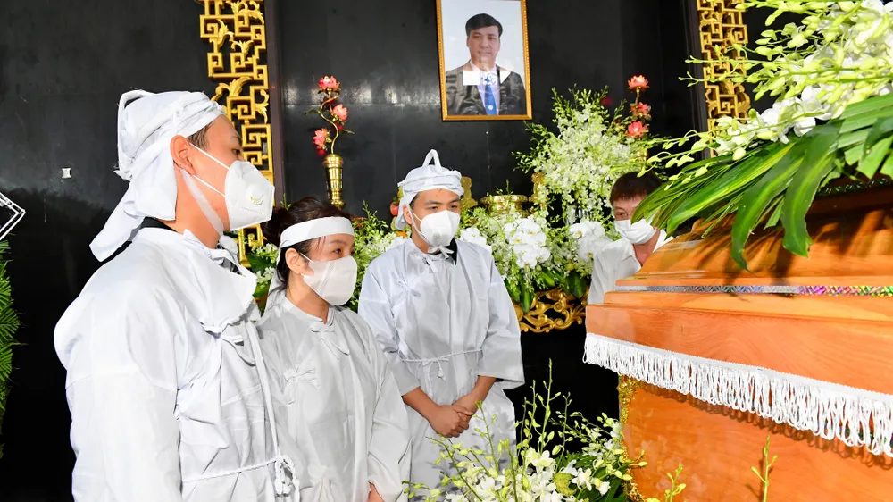 Lễ truy điệu và tiễn đưa đồng chí Lê Hòa Bình về nơi an nghỉ cuối cùng ảnh 4