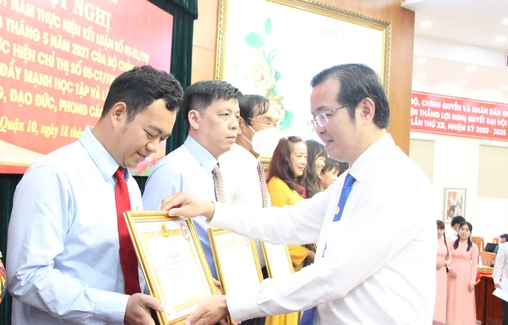 Những tấm gương không ngừng phấn đấu làm theo lời Bác dạy ảnh 1