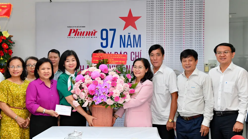 Lãnh đạo TPHCM thăm, chúc mừng các cơ quan báo chí ảnh 3