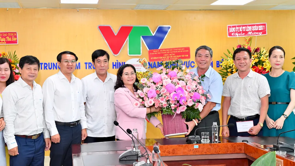 Lãnh đạo TPHCM thăm, chúc mừng các cơ quan báo chí ảnh 2