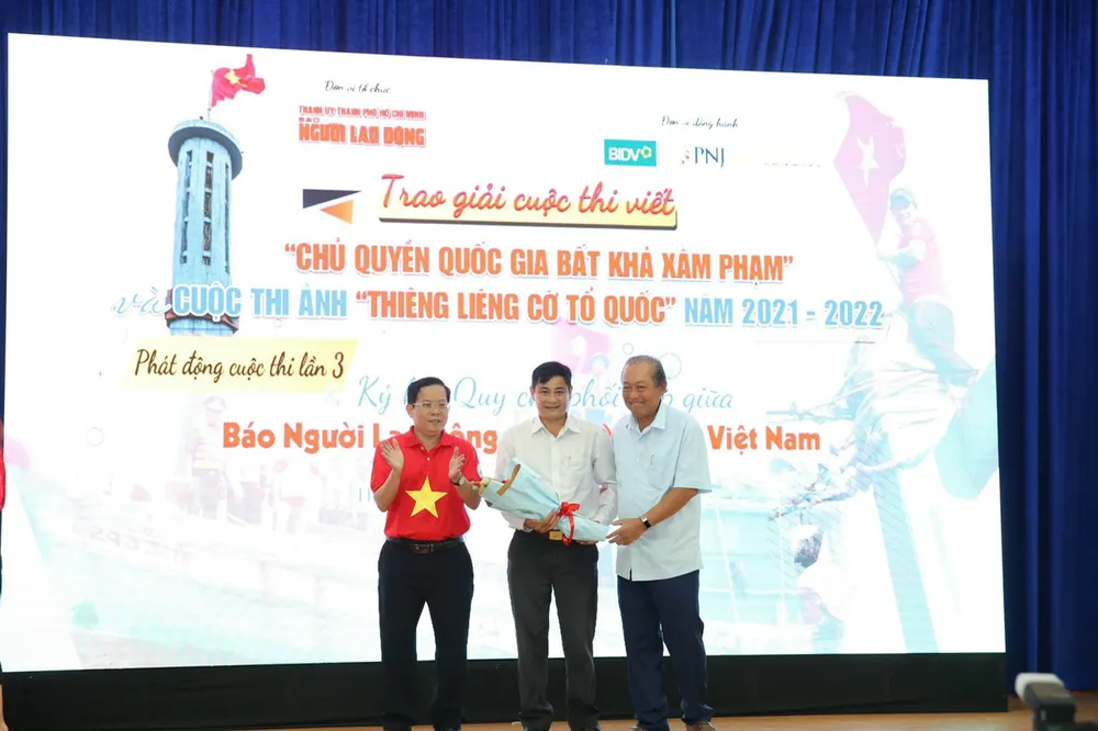 Báo Người Lao Động phát động 2 cuộc thi về chủ quyền quốc gia và cờ Tổ quốc ảnh 2