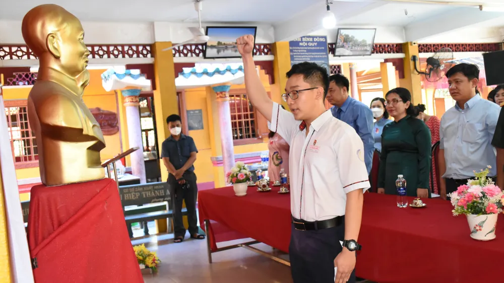 Một học sinh phổ thông tại quận 8, TPHCM được kết nạp Đảng ảnh 1