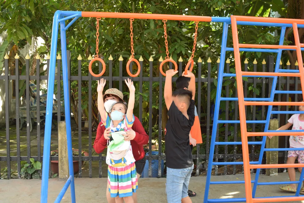Khánh thành sân chơi thiếu nhi cho trẻ em xã Qui Đức, huyện Bình Chánh ảnh 2