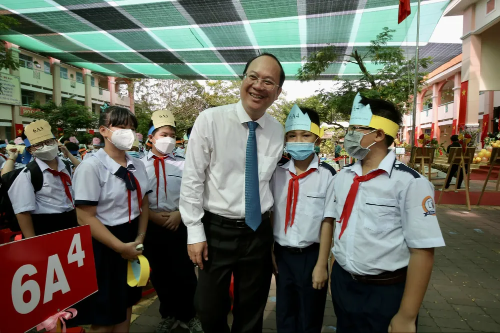 1,7 triệu học sinh TPHCM dự khai giảng năm học mới ảnh 7