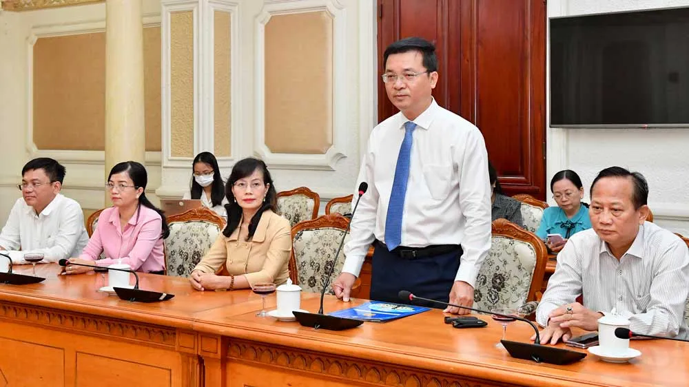 Phê chuẩn kết quả bầu Chủ tịch UBND huyện Bình Chánh ảnh 1