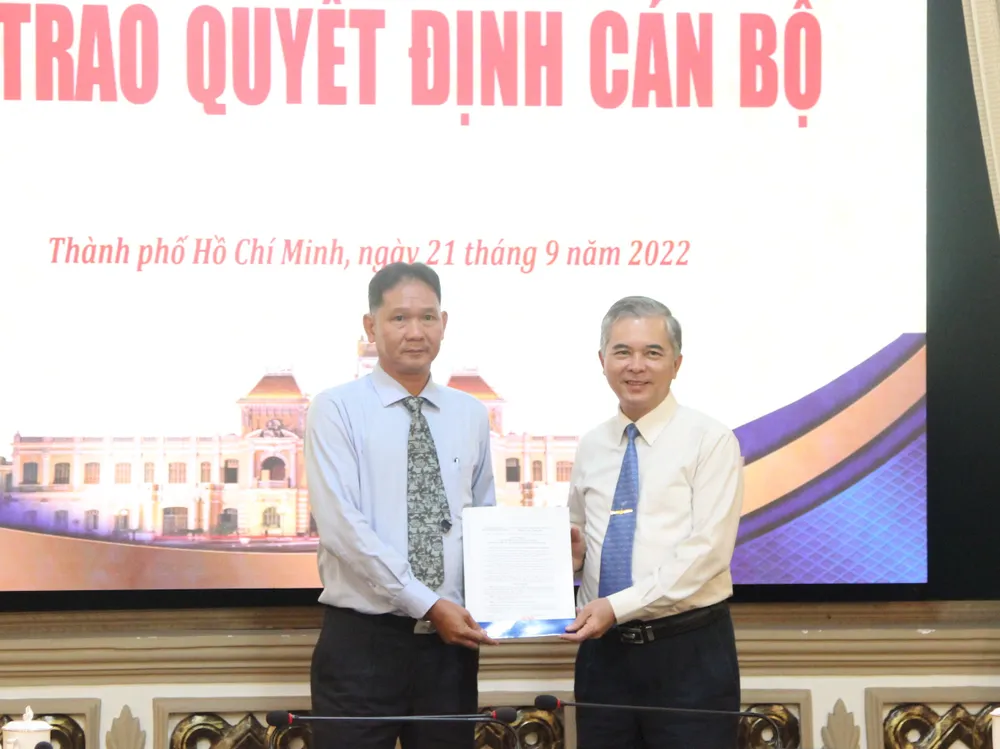 Trao quyết định nhân sự mới tại các ban quản lý đầu tư, xây dựng của TPHCM ảnh 2