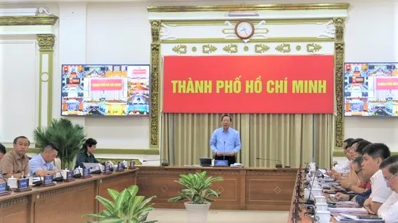 Chủ tịch UBND TPHCM: Yếu tố quyết định là sự vượt khó của người dân, doanh nghiệp ảnh 2