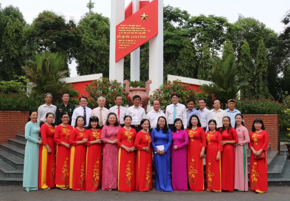 ​Quận 8 kết nạp Đảng cho nữ chủ nhà trọ ảnh 3