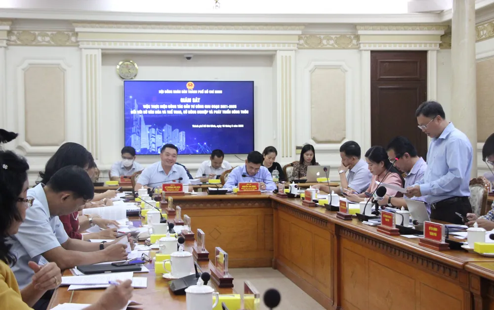 Giám sát công tác đầu tư công trung hạn đối với Sở VH-TT và Sở NN &amp; PTNT. Ảnh: MAI HOA