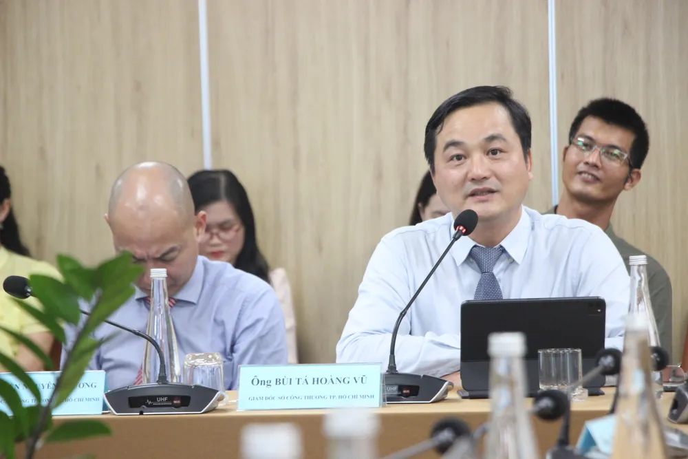 Giám đốc Sở Công thương TPHCM Bùi Tá Hoàng Vũ cho biết đã có hơn 2.000 khách quốc tế đăng ký tham dự Diễn đàn và Hội chợ xuất khẩu TPHCM năm 2023. Ảnh: MAI HOA