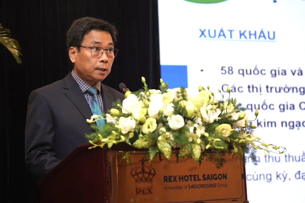 Ông Lê Hoàng Minh, đại diện Vinamilk phát biểu. Ảnh HOÀNG HÙNG