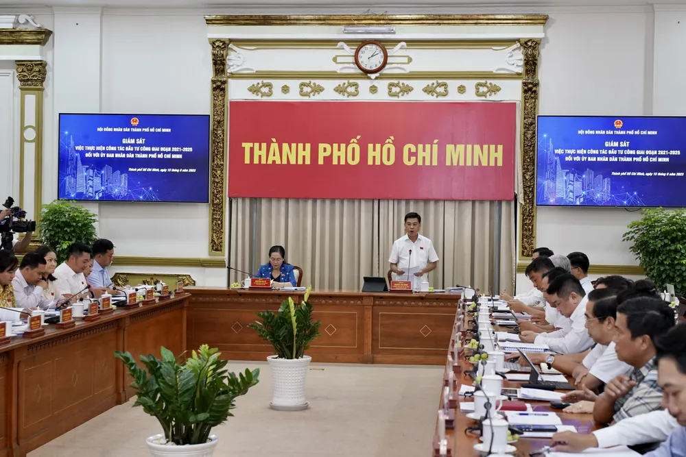 Buổi giám sát diễn ra sau khi HĐND TPHCM đã giám sát trực tiếp ở 18 đơn vị và khảo sát thực tế 20 dự án. Ảnh: HOÀNG HÙNG