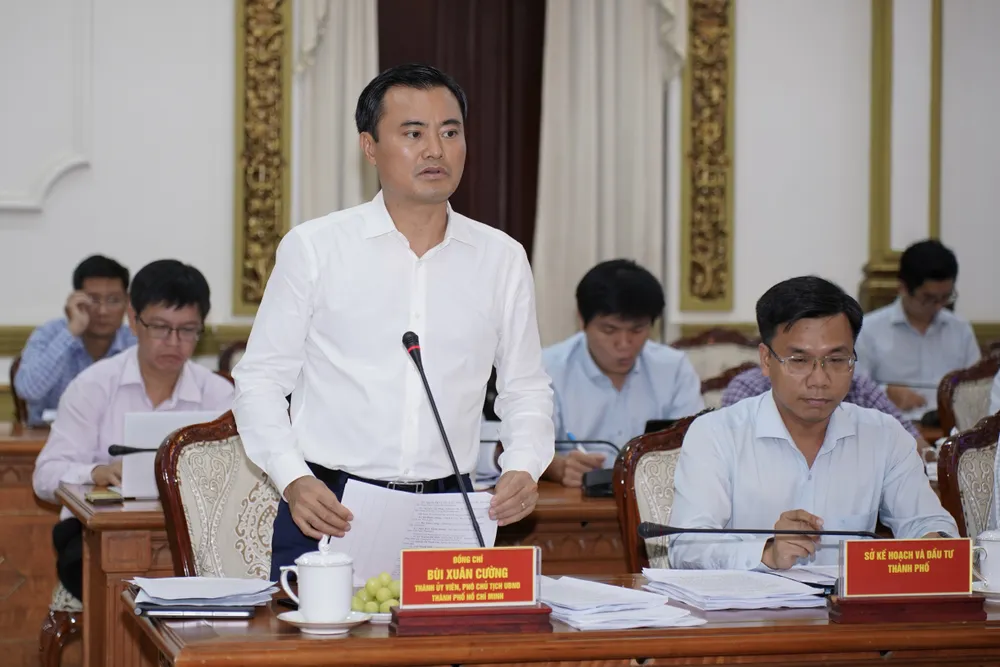 Phó Chủ tịch UBND TPHCM Bùi Xuân Cường phát biểu. Ảnh HOÀNG HÙNG