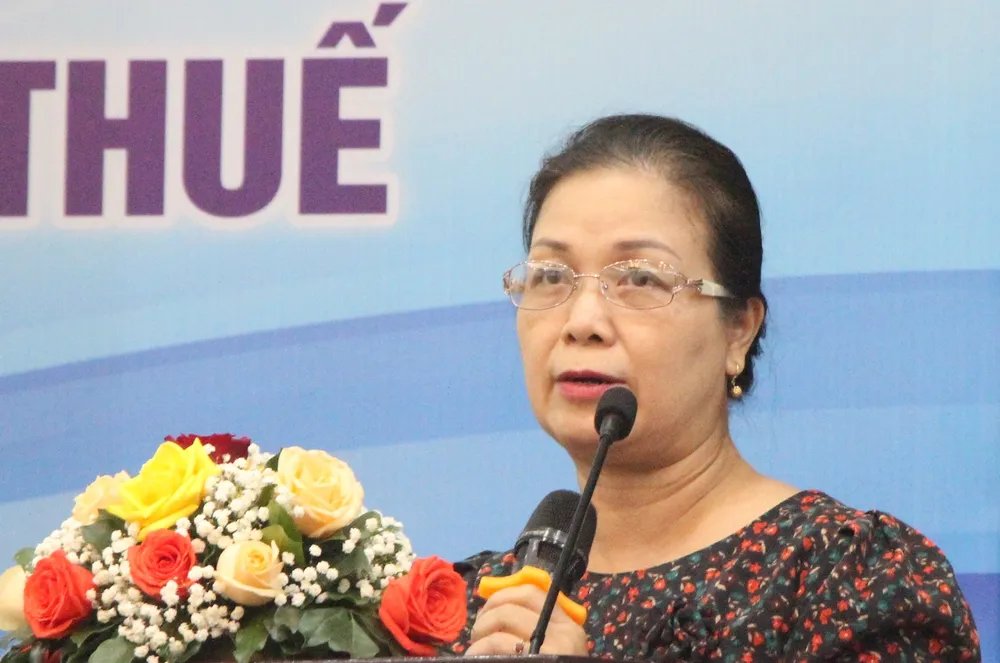 Bà Hà Thái Hạnh nêu những thủ đoạn của các doanh nghiệp mua bán hóa đơn bất hợp pháp. Ảnh: MAI HOA Bà Hà Thái Hạnh nêu những thủ đoạn của các doanh nghiệp mua bán hóa đơn bất hợp pháp. Ảnh: MAI HOA