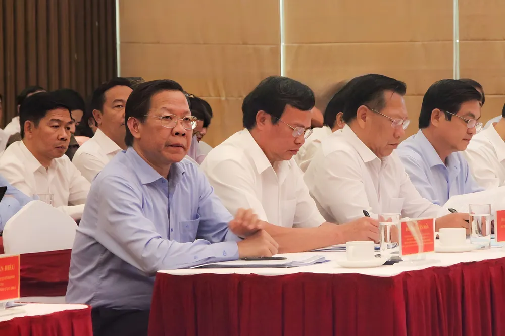 Lãnh đạo TPHCM và các tỉnh thành dự hội nghị. Ảnh: MAI HOA Lãnh đạo TPHCM và các tỉnh thành dự hội nghị. Ảnh: MAI HOA