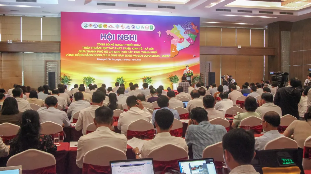 Hội nghị diễn ra tại TP Cần Thơ, với sự tham gia của lãnh đạo tất cả các địa phương ĐBSCL và TPHCM. Ảnh: MAI HOA Hội nghị diễn ra tại TP Cần Thơ, với sự tham gia của lãnh đạo tất cả các địa phương ĐBSCL và TPHCM. Ảnh: MAI HOA