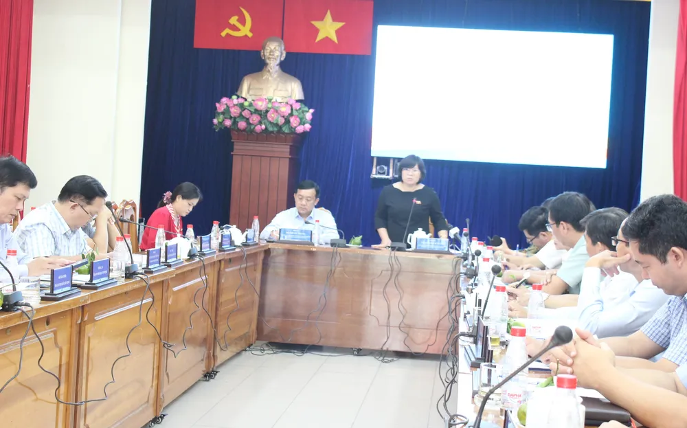 Đoàn giám sát làm việc tại quận 5 sáng 12-9. Ảnh: M.HOA