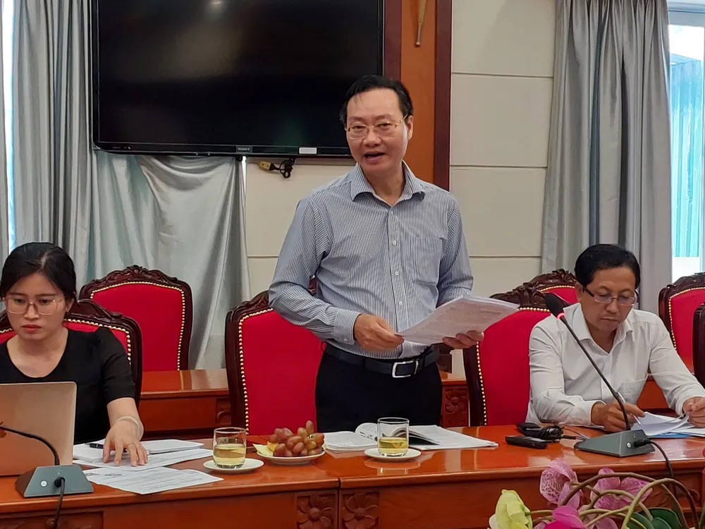 Ông Hoàng Văn Thành, đại diện Tổ chức Tài chính vi mô CEP góp ý tại hội thảo