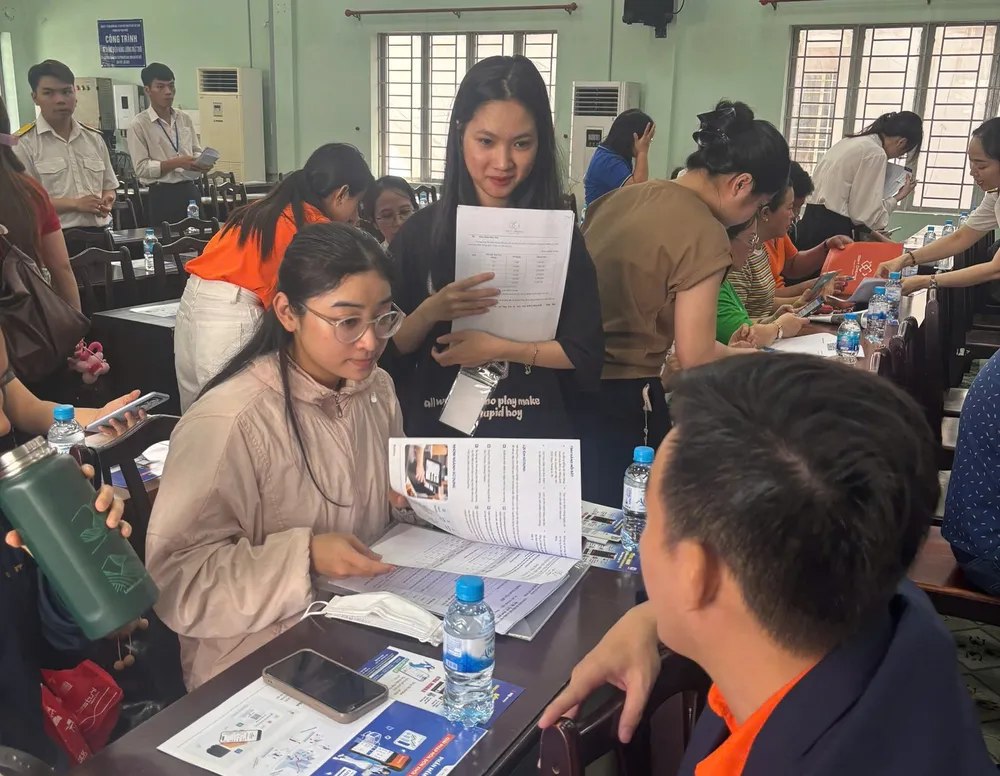 Hộ kinh doanh, tiểu thương tại TPHCM được tư vấn, hỗ trợ về chính sách thuế. Ảnh: KHÁNH CHÂU