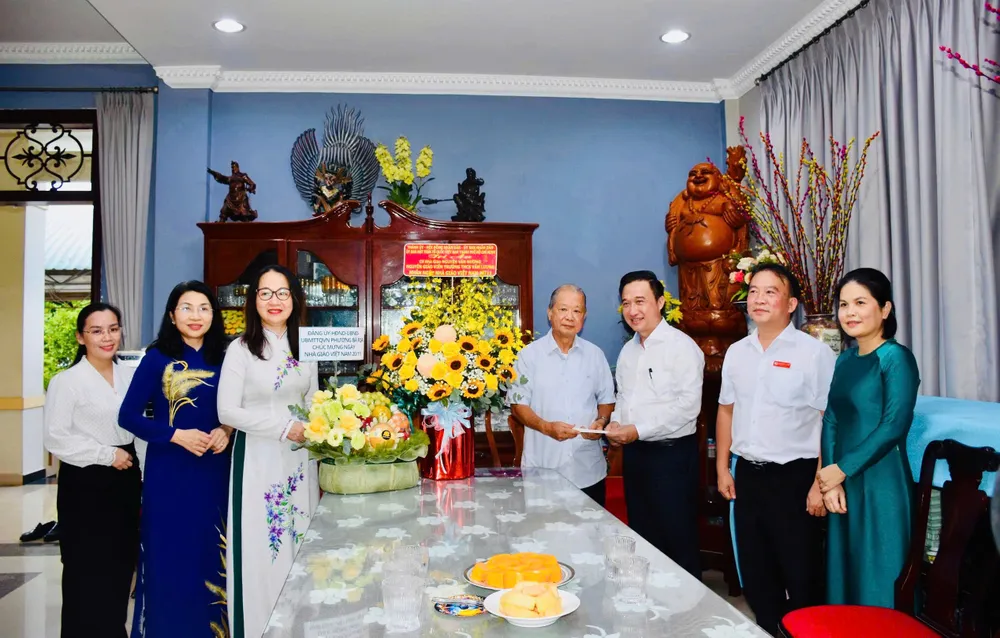 z7238149086221_4b7eb6ebef15f32f0d399764eb02467a - Copy.jpg