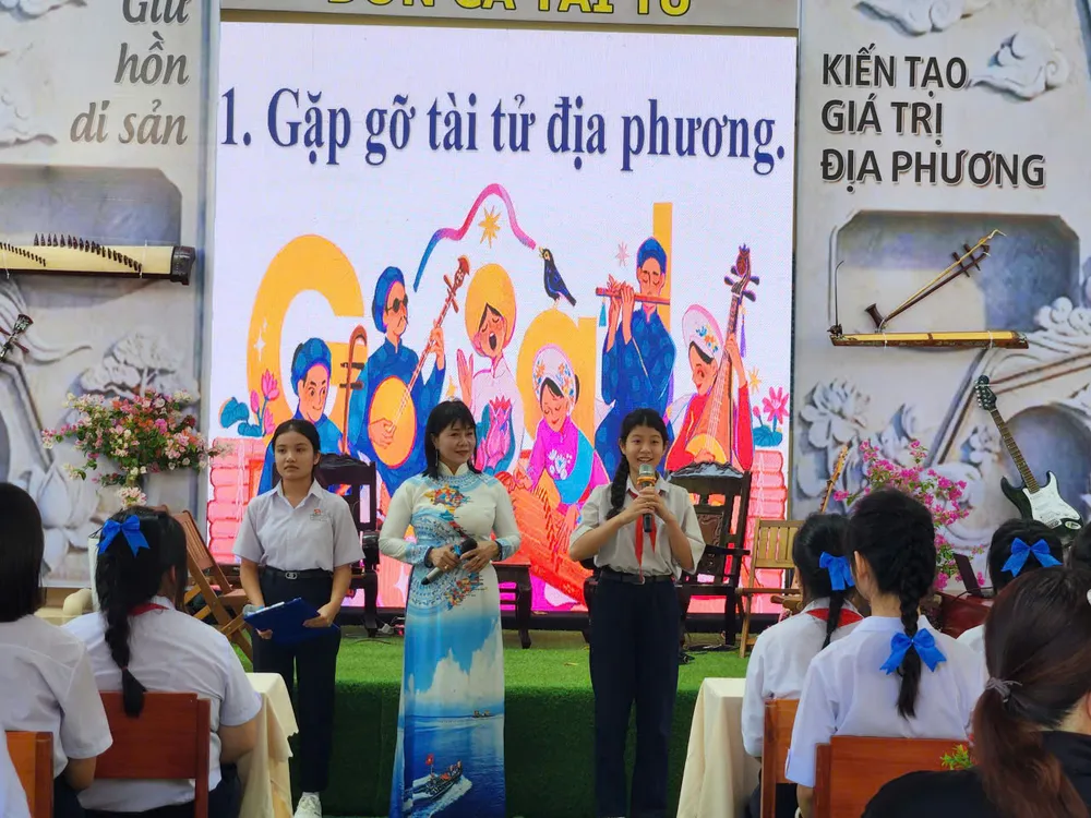 Trong chuyên đề, các em học sinh được gặp gỡ các tài tử nổi tiếng của địa phương.