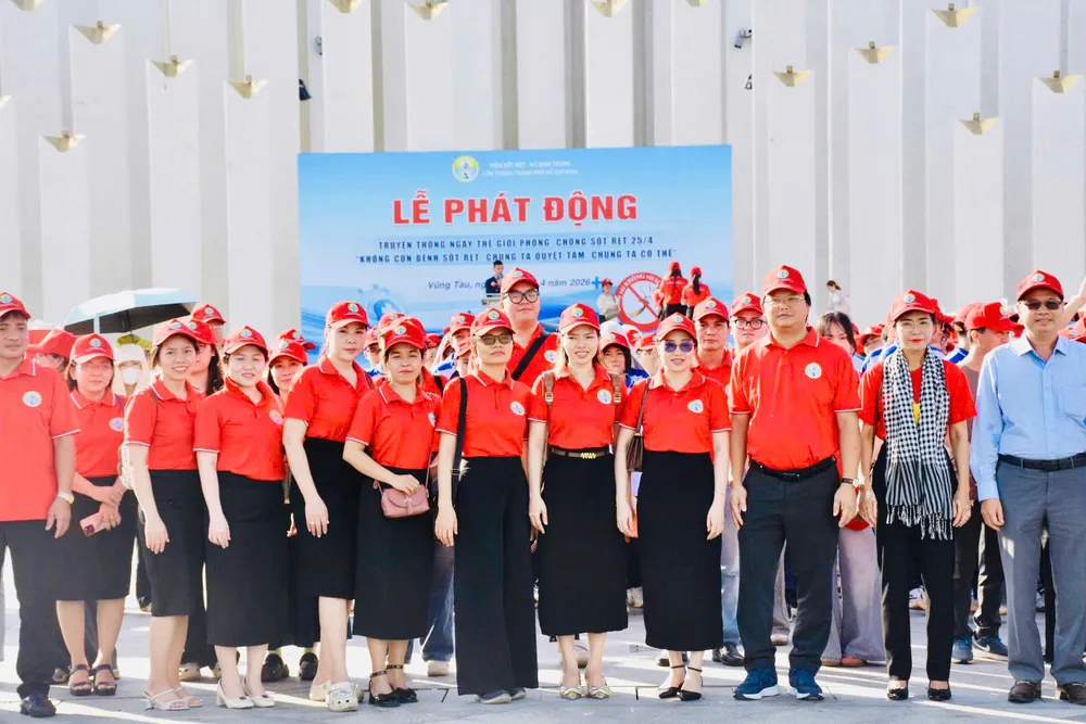 Tham dự chương trình có TS. Đoàn Bình Minh, Phó Viện trưởng Viện Sốt rét - Ký sinh trùng - Côn trùng TPHCM; ông Nguyễn Viết Điện, Phó Giám đốc Trung tâm Kiểm soát bệnh tật TPHCM; bà Lê Thị Thanh Bình, Phó Bí thư Thường trực Đảng ủy phường Vũng Tàu; bà Trần Thị Bích Vân, Phó Chủ tịch UBND phường Vũng Tàu.