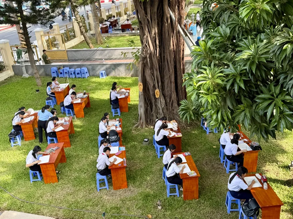 Cuộc thi diễn ra tại Công viên, Nhà lưu niệm Anh hùng Lực lượng vũ trang nhân dân, Liệt sĩ Võ Thị Sáu.