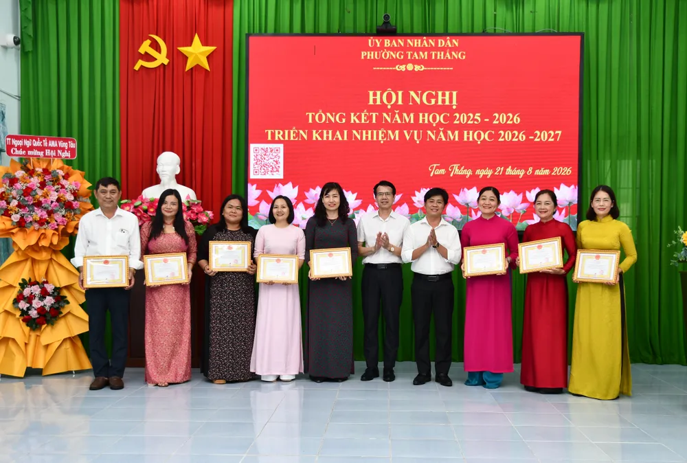 Tong ket nam hoc phuong Tam Thang 1.jpg