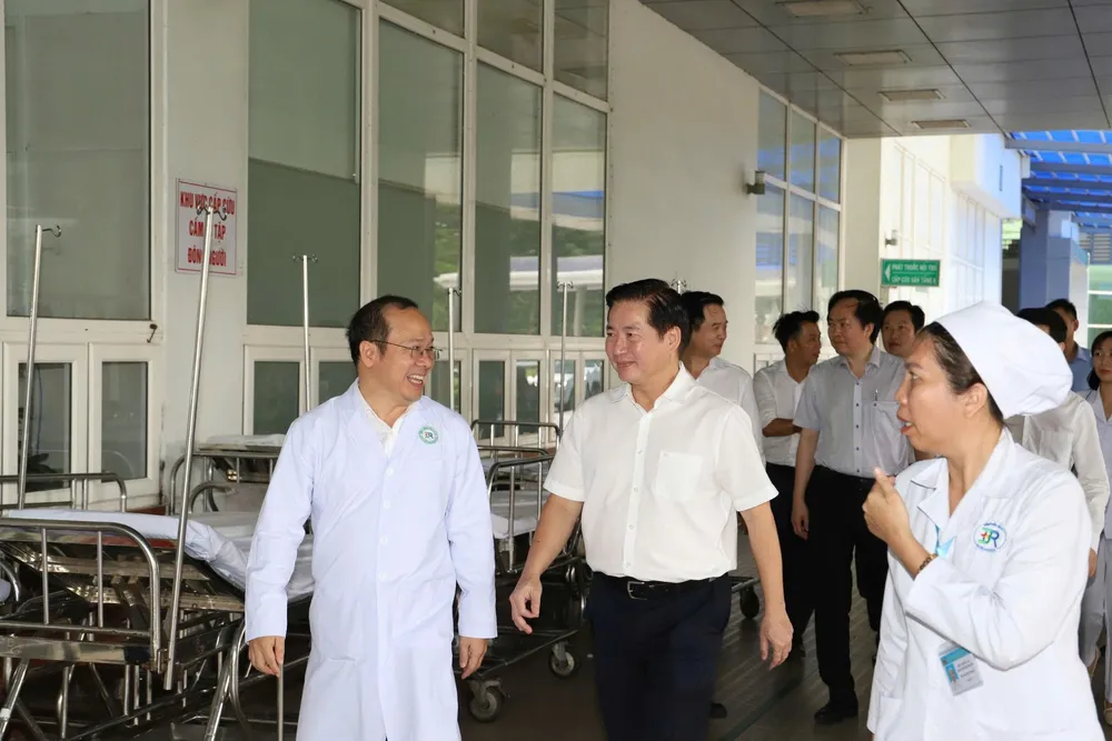 PGS.TS.BS.Trần Vĩnh Hưng_ Giám đốc Bệnh viện Bình Dân cùng đội ngũ chuyên gia đến thăm và làm việc tại Bệnh viện Đa khoa Bà Rịa.png