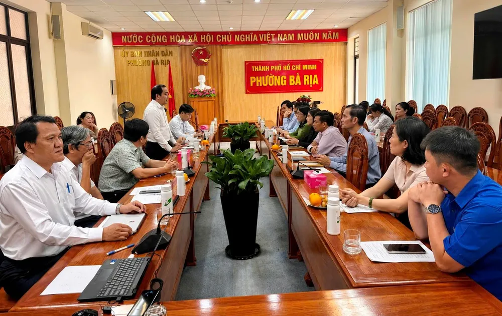 Đoàn khảo sát Sở Y tế làm việc với lãnh đạo phường Bà Rịa về công tác khám sức khoẻ toàn dân