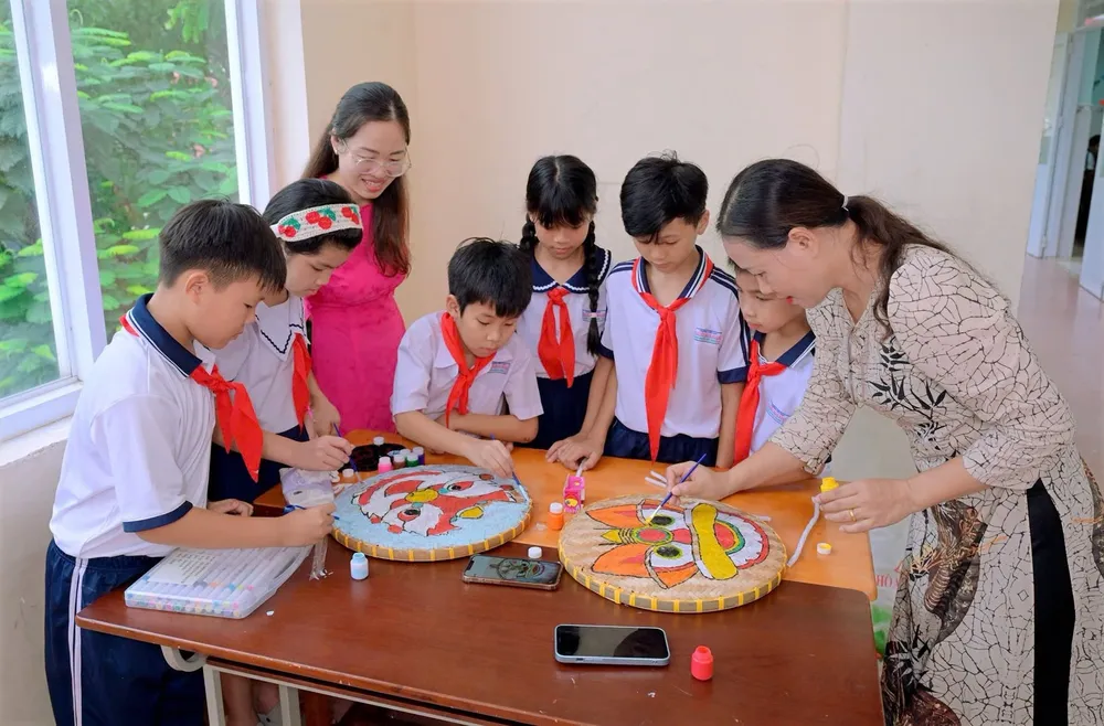 TH Nguyen Minh Khanh trung thu 1.jfif