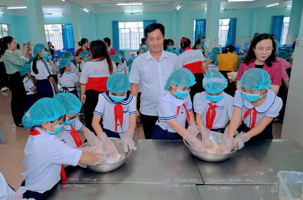 TH Nguyen Minh Khanh trung thu 2.jfif