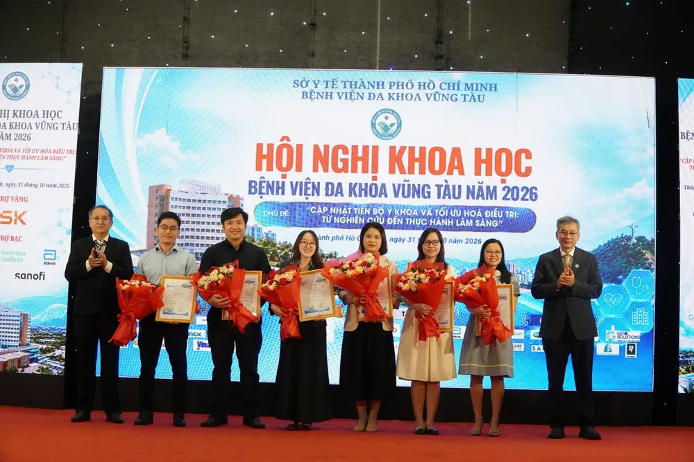 Hội nghị có sự tham gia của đông đảo chuyên gia, nhà khoa học cùng lực lượng y bác sĩ, điều dưỡng đến từ các bệnh viện, trường Đại học y khoa tại TPHCM.