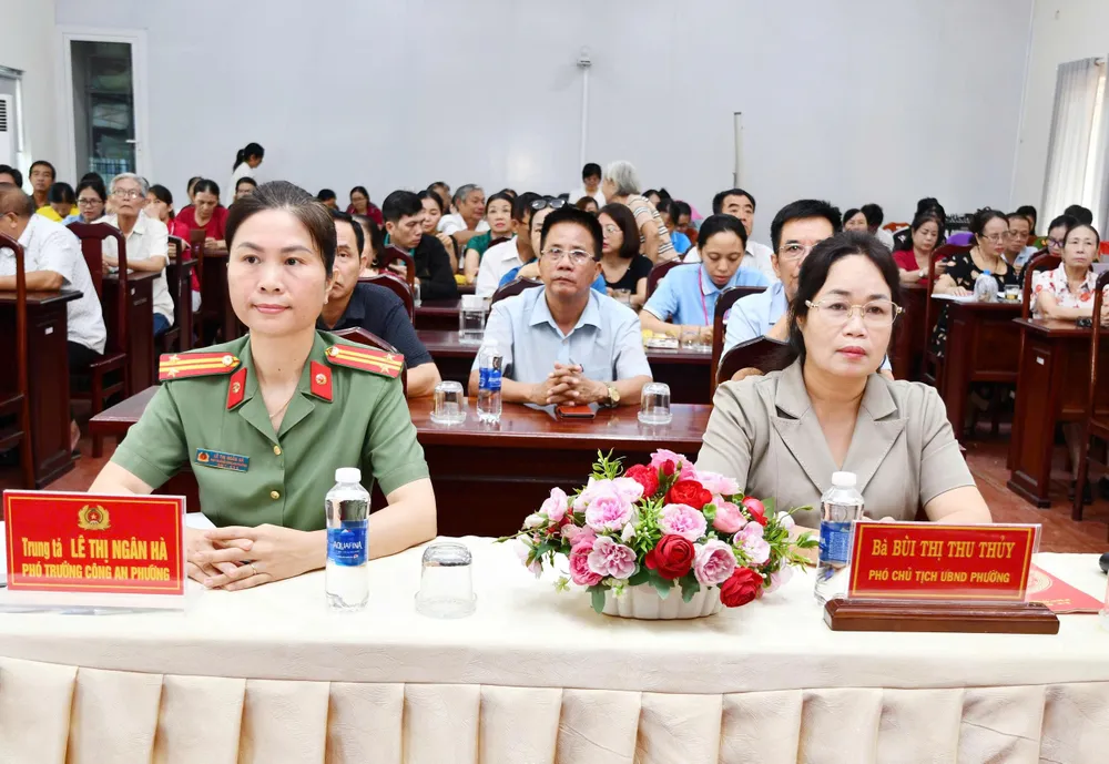 Đại biểu tham dự Ngày hội Công dân số phường Tam Thắng