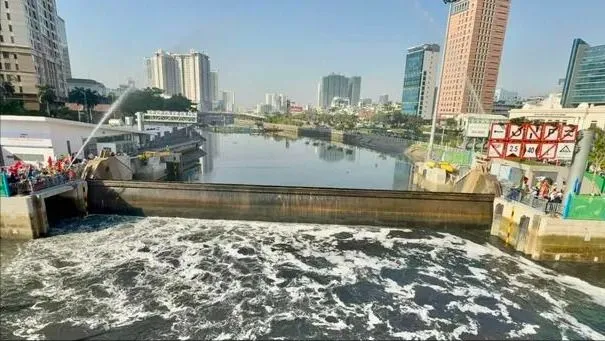 Dự án chống ngập 10.000 tỷ đồng là một trong những dự án kéo dài nhiều năm cần tháo gỡ của TPHCM. Ảnh: QUỐC HÙNG