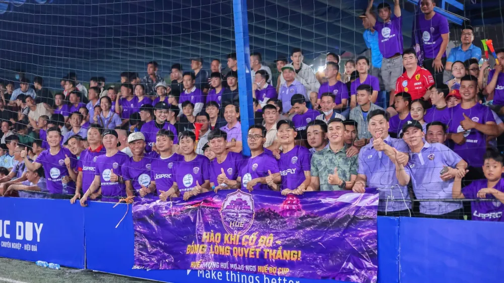 CĐV của HĐH Huế trên sân PM Sport