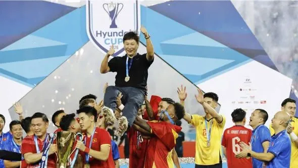 HLV Kim Sang-sik lần thứ hai liên tiếp cùng đội tuyển Việt Nam vô địch ASEAN Cup.