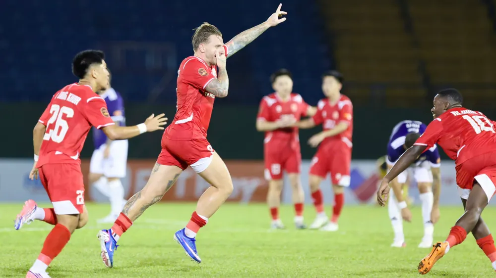 CLB Công an TPHCM khởi đầu mùa bóng thật ấn tượng qua chiến thắng 3-1 trước Hà Nội FC (Ảnh: HOÀNG TRIỀU)