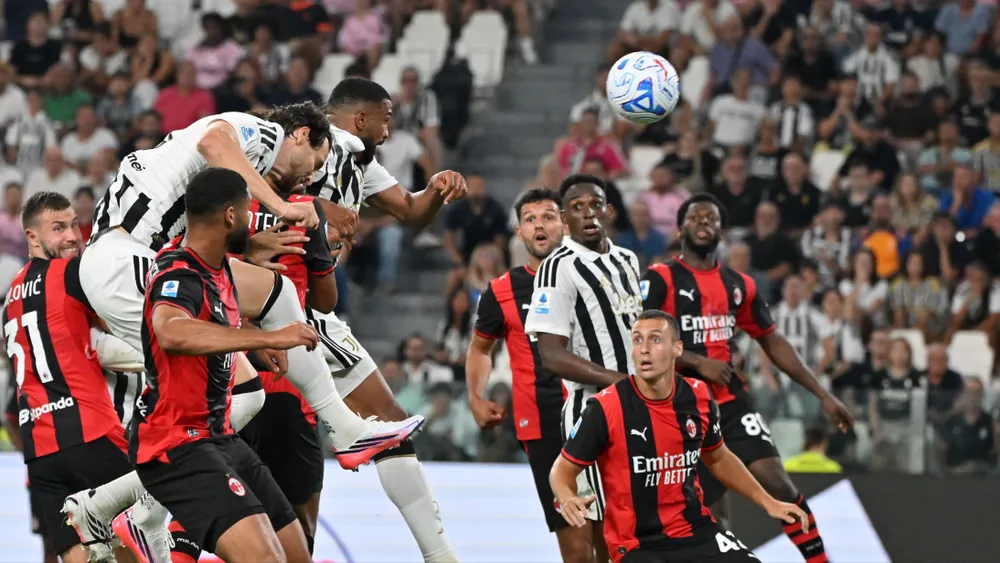 Các cầu thủ Juventus - áo trắng đen, áp đảo AC Milan dù phải nhận kết quả hòa (Ảnh: THX)