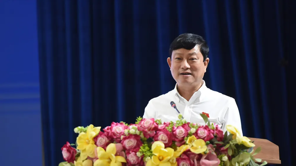 Chủ tịch HĐND TPHCM Võ Văn Minh phát biểu tại buổi tiếp xúc cử tri ngày 2-10. Ảnh: TRÚC GIANG