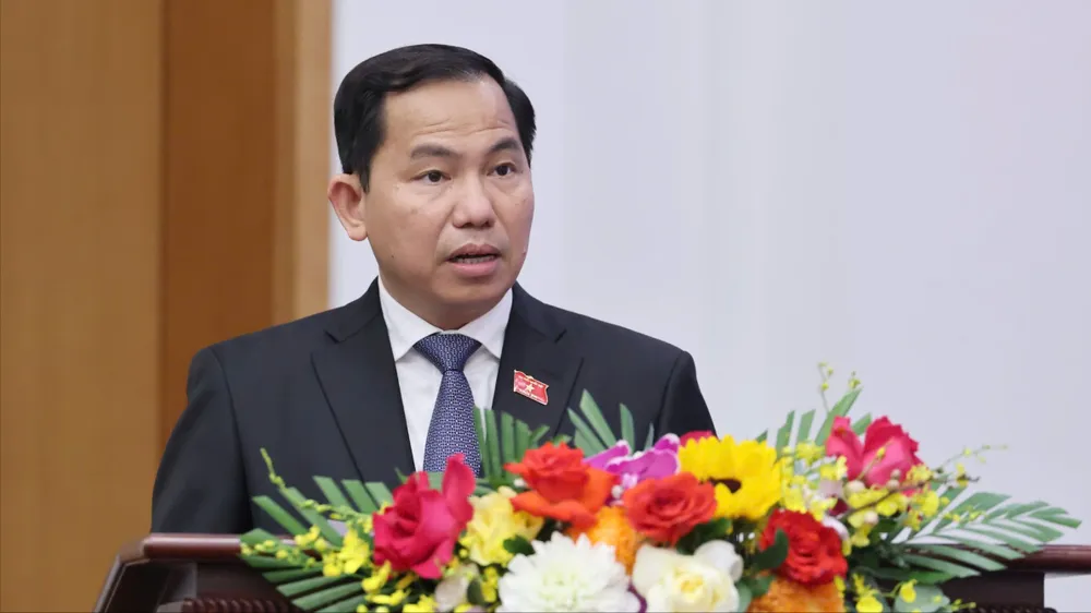Tổng Thư ký Quốc hội - Chủ nhiệm Văn phòng Quốc hội Lê Quang Mạnh phát biểu tại cuộc họp báo, chiều 16-10. Ảnh: QUANG PHÚC
