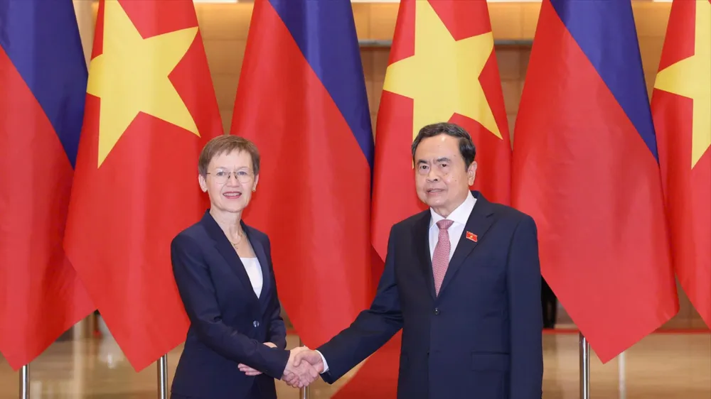 Chủ tịch Quốc hội Trần Thanh Mẫn và Thủ tướng Công quốc Liechtenstein Brigitte Haas. Ảnh: QUANG PHÚC